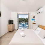 Jagodna * Hvar Town